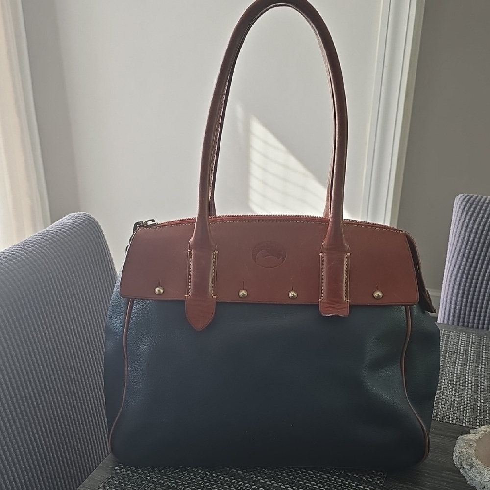Elegant Two-Tone Leather Handbag